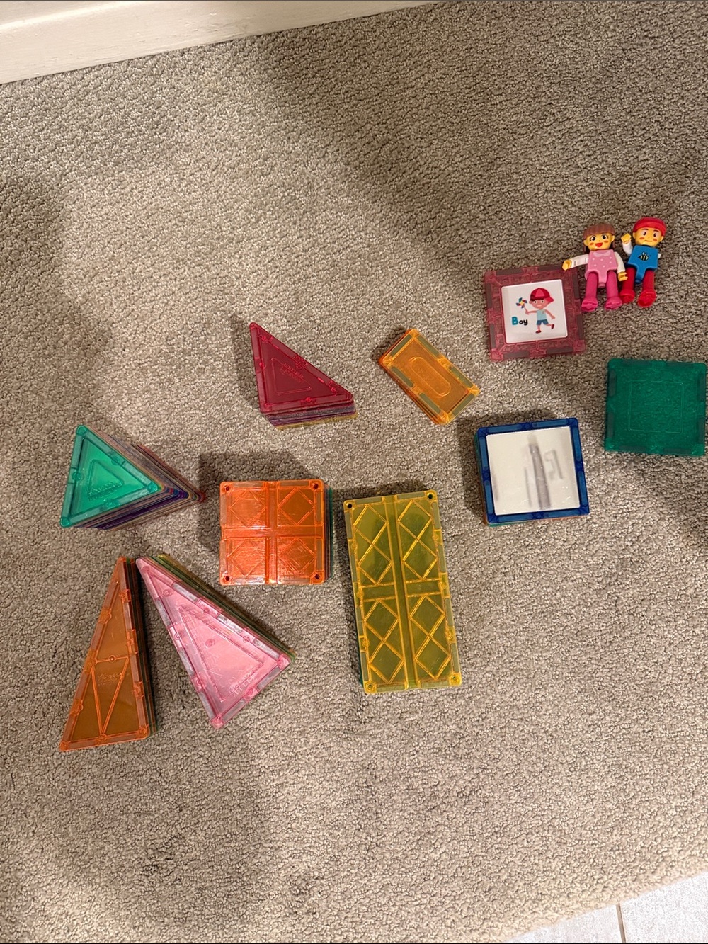 AMAZING LIMITED EDITION 70-PIECE PICASSO DESIGNER MAGNA-TILE SET
